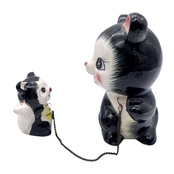 Vintage kitsch ceramic skunk mom and child with chain duo (READ) - Picture 2 of 12